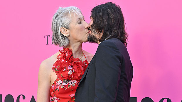 Keanu Reeves & GF Alexandra Grant Share Kiss At Artwork Gala In L.A. – League1News