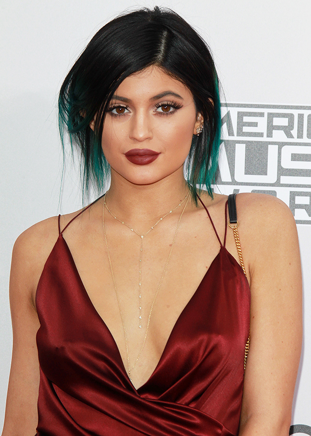 Watch Watch Kylie Jenner Do Her New “Classic Kylie” Glam