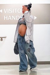 Los Angeles, CA  - *EXCLUSIVE*  - Rihanna covers her famous face but proudly displays her HUGE baby bump while arriving at a building in the 90210 this afternoon.

Pictured: Rihanna 

BACKGRID USA 18 JULY 2023 

USA: +1 310 798 9111 / usasales@backgrid.com

UK: +44 208 344 2007 / uksales@backgrid.com

*UK Clients - Pictures Containing Children
Please Pixelate Face Prior To Publication*