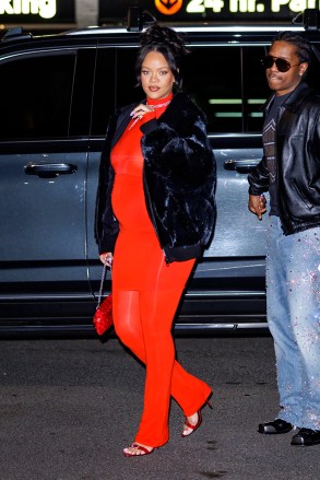 Rihanna and ASAP Rocky return to their hotel in NYCPictured: RihannaRef: SPL5539726 240423 NON-EXCLUSIVEPicture by: TheHapaBlonde / SplashNews.comSplash News and PicturesUSA: +1 310-525-5808London: +44 (0)20 8126 1009Berlin: +49 175 3764 166photodesk@splashnews.comWorld Rights
