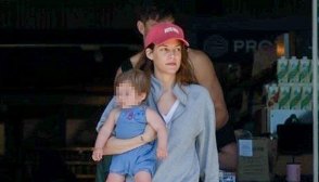 Riley Keough and daughter