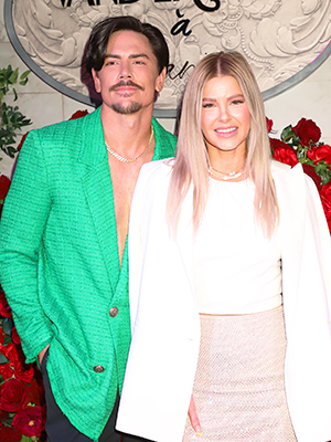 tom reacts to ariana kissing