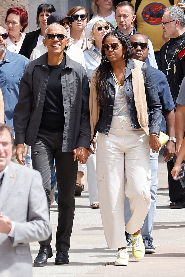 Barack & Michelle Obama With Steven Spielberg In Spain: Photos ...