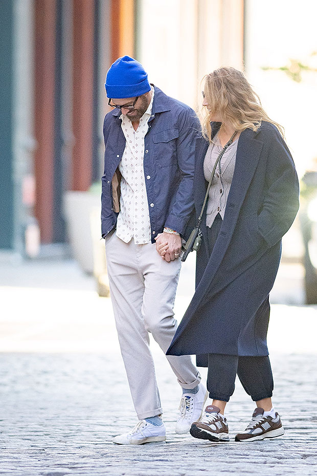 Blake Lively & Ryan Reynolds Hold Hands & Twin In Navy Jackets: Photos ...