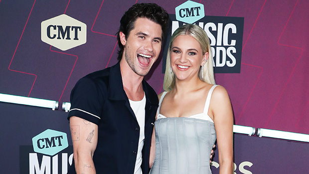 Chase Stokes Sings Along To Kelsea Ballerini’s CMT Awards Performance – Hollywood Life
