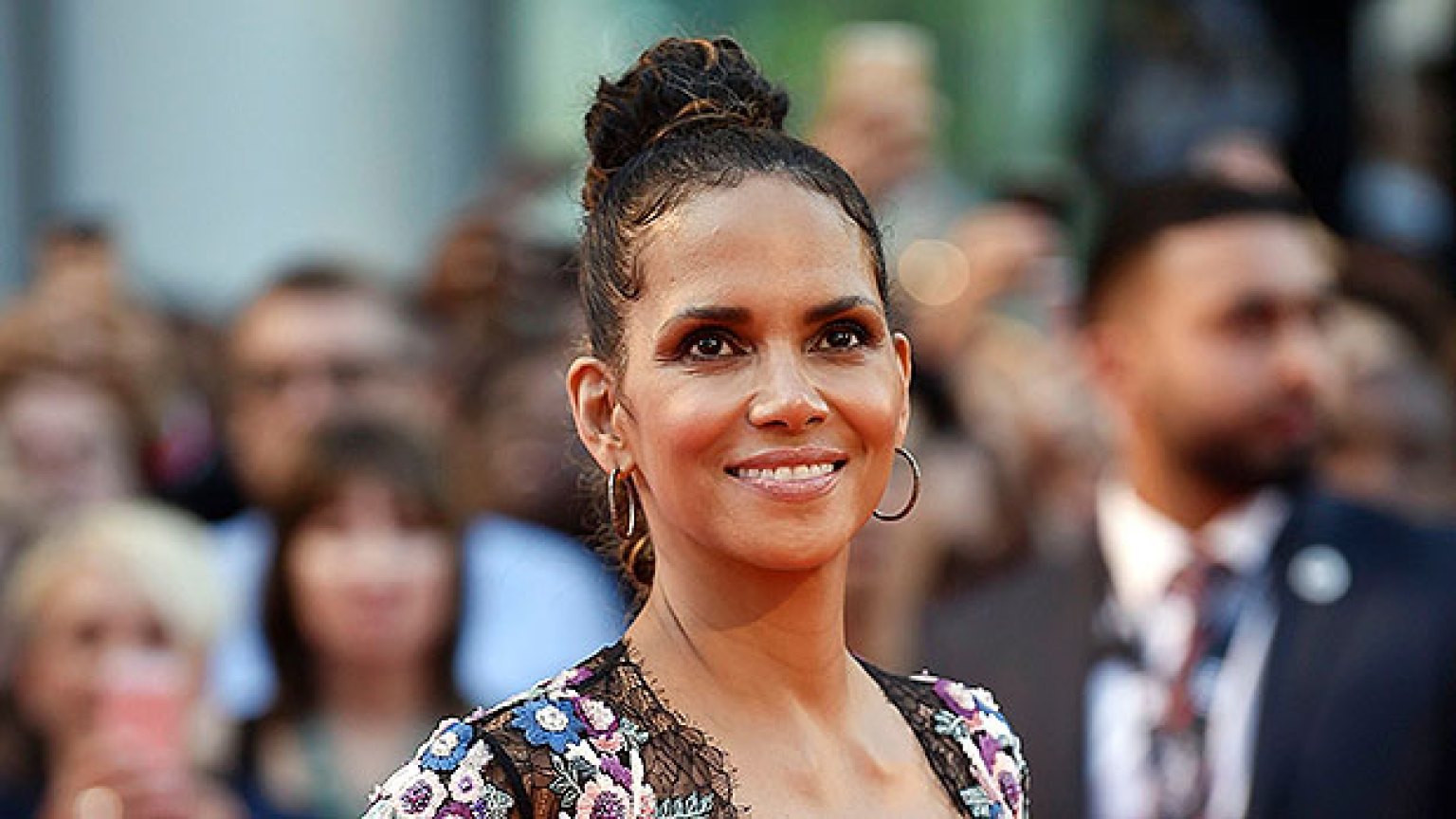 Halle Berry Drinks Wine As She Wears Nothing While Standing On Balcony ...