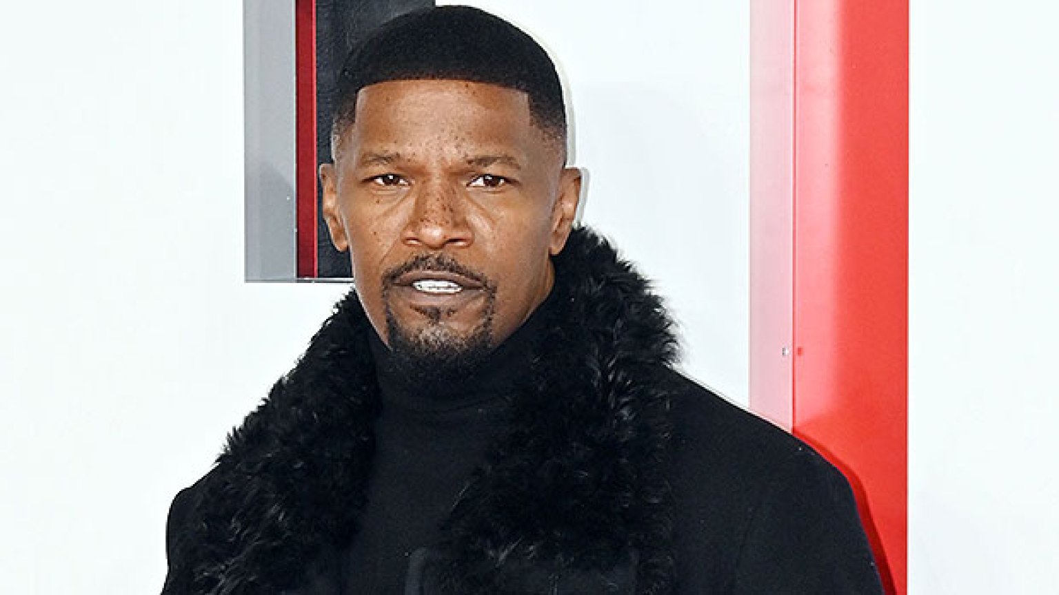 Jamie Foxx Is ‘Healing’ As He Remains Hospitalized: Report – Hollywood Life