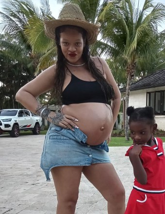 Barbados, BARBADOS - *EXCLUSIVE* - Pregnant Rihanna looked as pleased as punch as 'Snowcone Man' Andrew Maynard delivered snowcones to the superstar's Villa out in Barbados. It had been said Rihanna had been craving snowcones and indulged in ginger and coconut flavors as her partner, rapper ASAP Rocky had coconut and Hennessy as the 'Snowcone Man' got Rihanna to make her own snowcones. Pictured: Rihanna BACKGRID USA 1 JULY 2023 USA: +1 310 798 9111 / usasales@backgrid.com UK: +44 208 344 2007 / uksales@backgrid.com *UK Clients - Pictures Containing Children Please Pixelate Face Prior To Publication*
