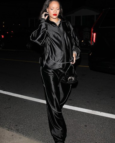Santa Monica, CA  - *EXCLUSIVE* - Rihanna proudly showcases her blossoming belly, exuding style and grace, as she arrives in Santa Monica at her go-to restaurant, Giorgio Baldi.Pictured: RihannaBACKGRID USA 4 JUNE 2023 USA: +1 310 798 9111 / usasales@backgrid.comUK: +44 208 344 2007 / uksales@backgrid.com*UK Clients - Pictures Containing ChildrenPlease Pixelate Face Prior To Publication*