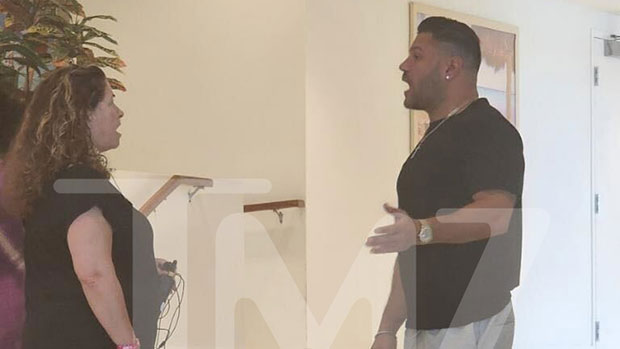 Ronnie Ortiz-Magro Seen Filming ‘Jersey Shore’ In Same Place As