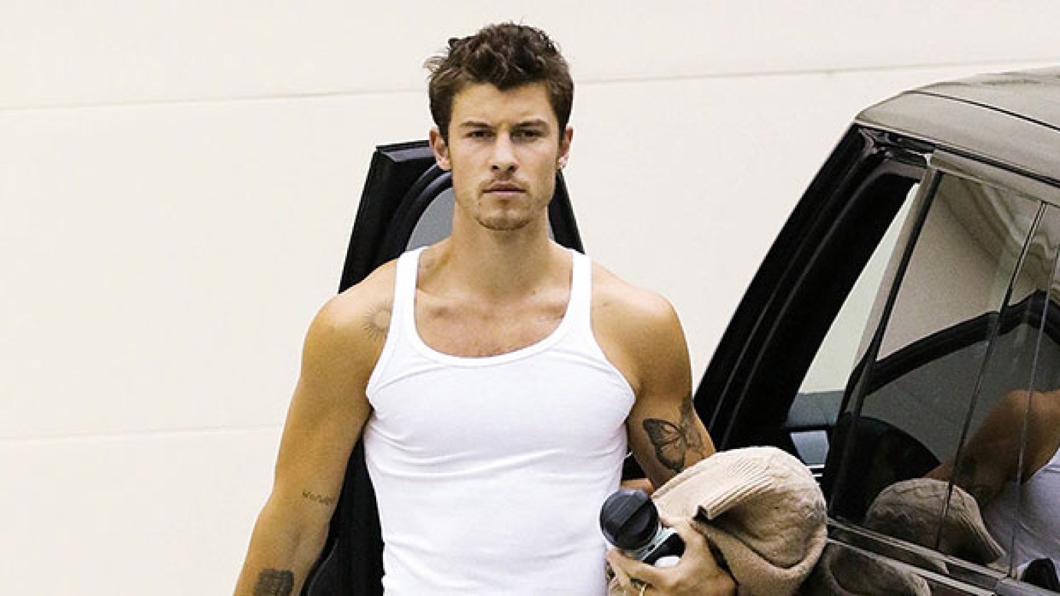 Shawn Mendes Shows Off Muscles During Gym Outing Photo Hollywood Life