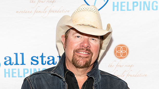Toby Keith, who has been battling cancer, tells fans he has the
