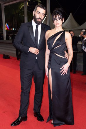 Dua Lipa ve Romain Gavras, 19 Mayıs 2023'te Fransa'nın Cannes kentinde düzenlenen 76. Cannes Film Festivali kapsamında Omar La Fraise Prömiyerine katılıyor. Cannes Omar La Fraise Prömiyeri AM, Fransa - 19 Mayıs 2023
