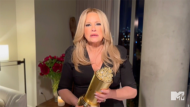 SAG Awards 2023: Jennifer Coolidge Wins for 'White Lotus