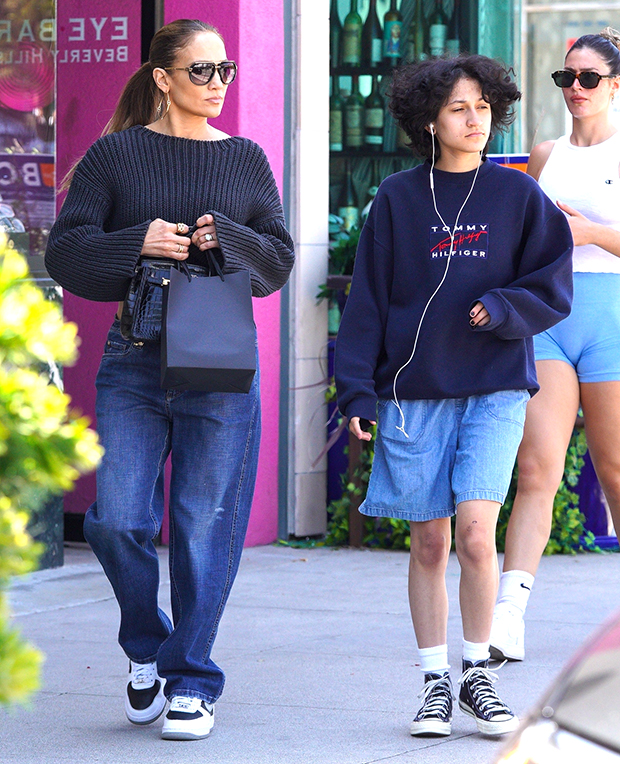 Jennifer Lopez & Emme Go Shopping In Beverly Hills: Photos – Hollywood Life