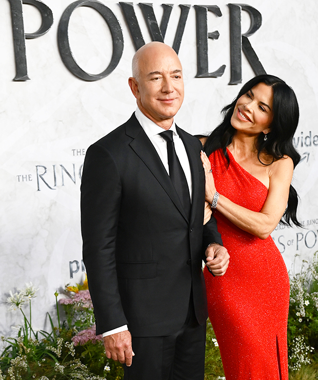 Jeff Bezos Ona Devasa Bir Elmas Aldı - Hollywood Life