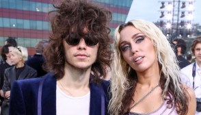 miley cyrus maxx blind date