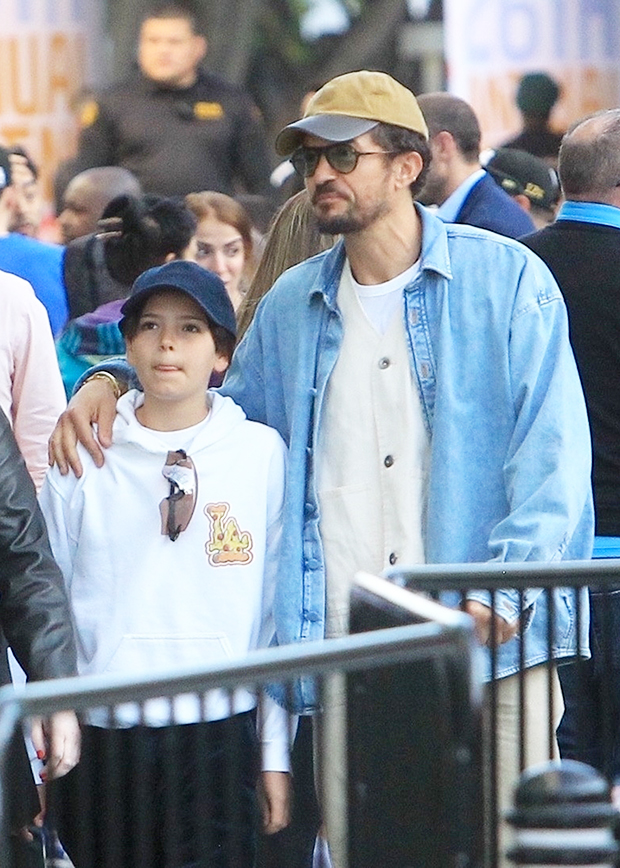 Orlando Bloom Son Lakers Game BG Embed 1 