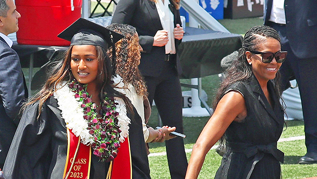 Barack & Michelle Obama Watch Daughter Sasha, 21, Graduate From USC: Photos