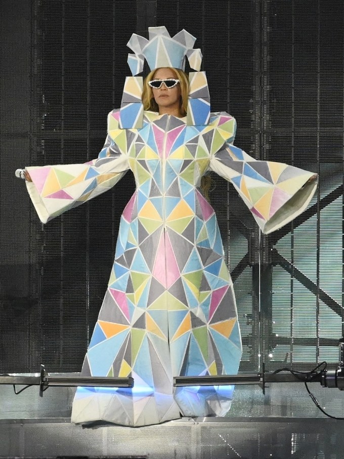 Beyonce In A 3D Painted Dress