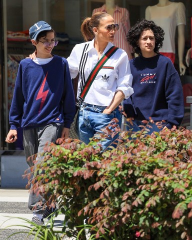 Los Angeles, CA  - *EXCLUSIVE*  - Stylish mom Jennifer Lopez rocks a Gucci jacket while her fashionable daughter Emme sports a Tommy Hilfiger shirt after the lunch session in Beverly Hills.Pictured: Jennifer Lopez, Emme Muniz, David Muniz,BACKGRID USA 3 JUNE 2023 USA: +1 310 798 9111 / usasales@backgrid.comUK: +44 208 344 2007 / uksales@backgrid.com*UK Clients - Pictures Containing ChildrenPlease Pixelate Face Prior To Publication*