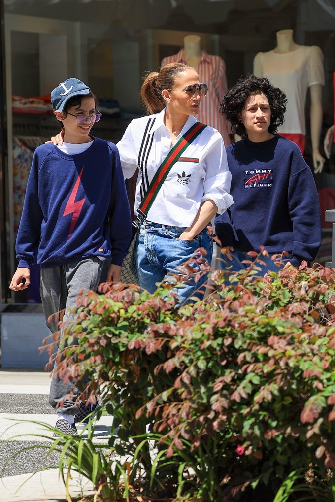 Jennifer Lopez Takes Emme & Max For a Walk