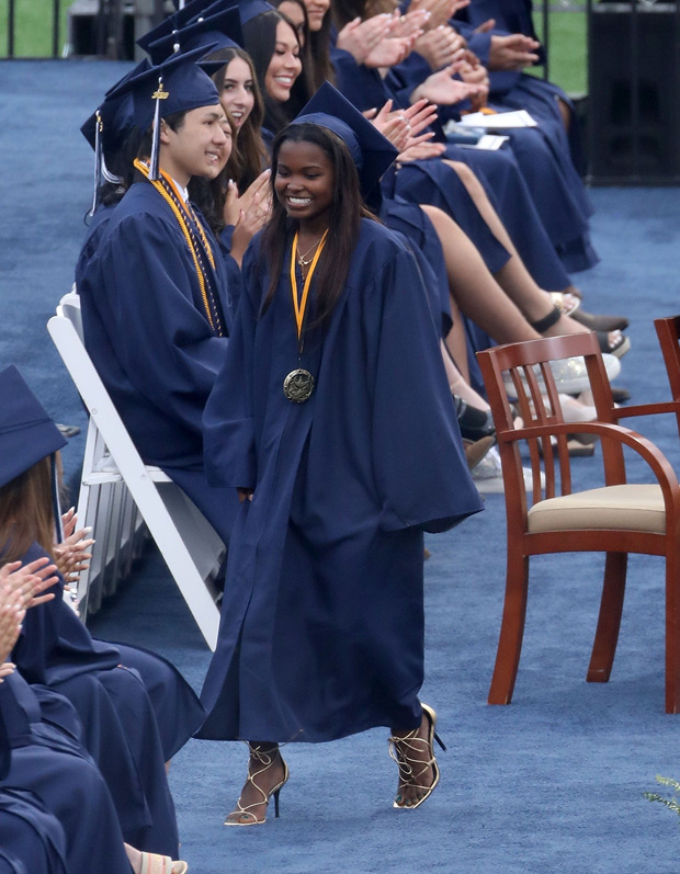 Kevin Hart Takes Daughter Heaven, 18, To High School Graduation Dinner ...