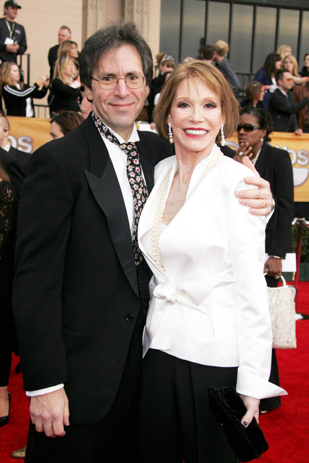 Mary Tyler Moores Husband Facts About Her 3 Marriages Hollywood Life 6241