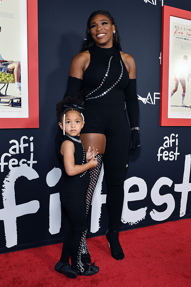 Serena Williams Shares Pregnancy News With Daughter Olympia Watch Hollywood Life