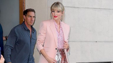 Taylor Swift, NYC Gezisinde Daisy Dukes'u Salladı: Fotoğraflar - Hollywood Life