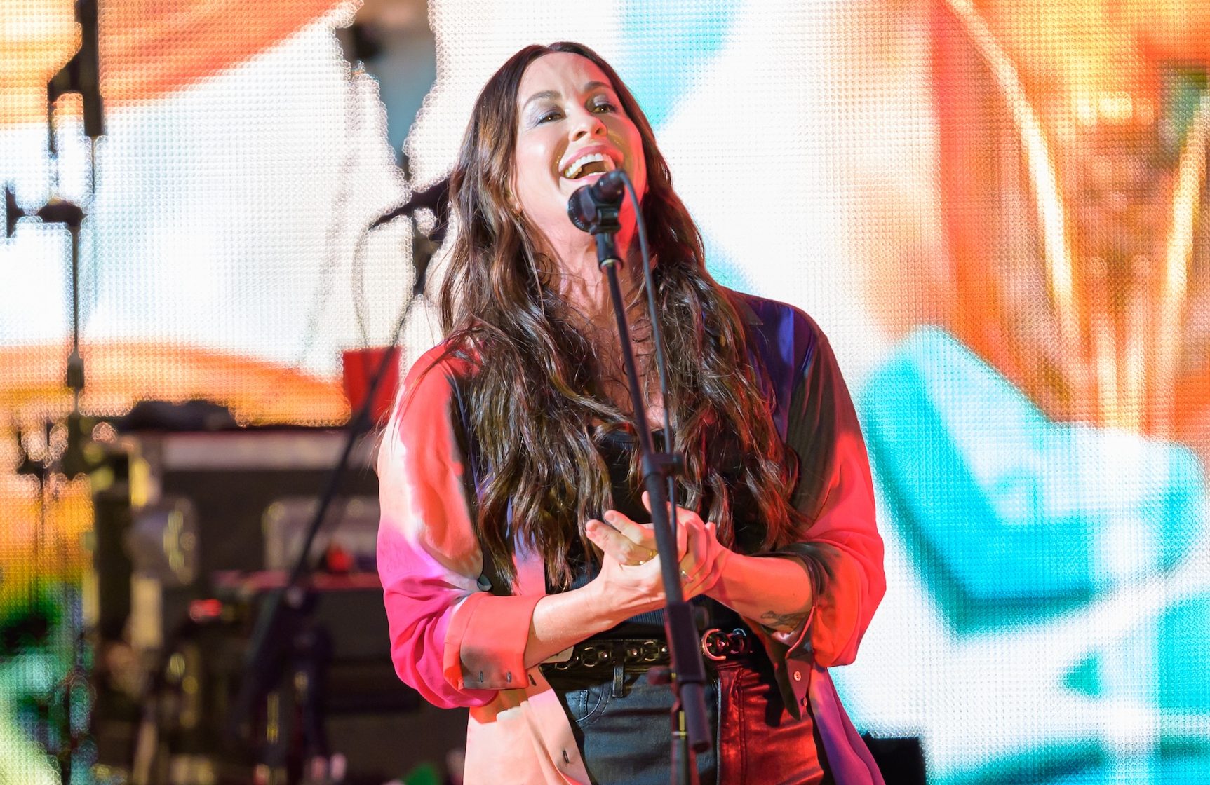 Alanis Morissette Then & Now: Photos of the Singer Over the Years
