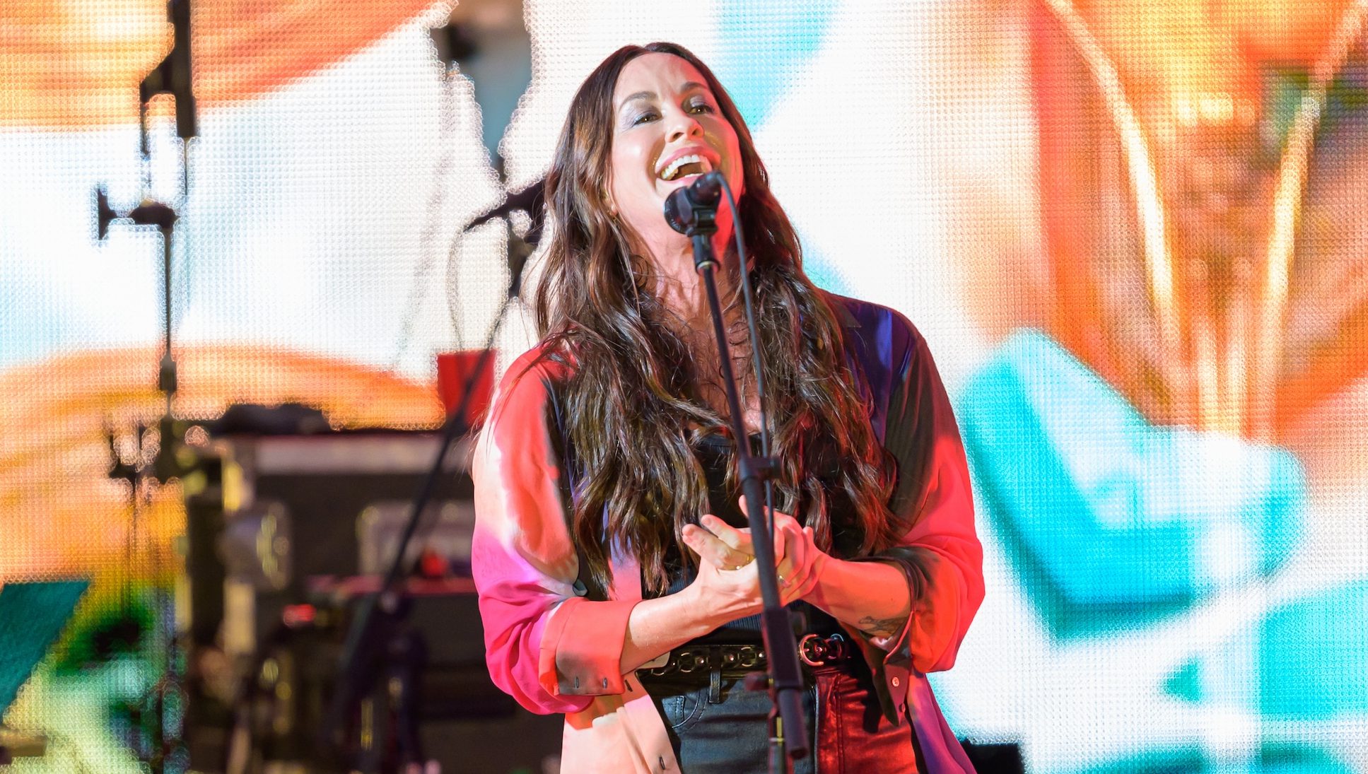 Alanis Morissette Then & Now: Photos of the Singer Over the Years