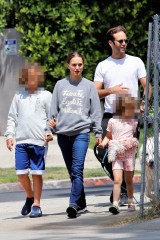 Los Feliz, CA  - *EXCLUSIVE*  - Natalie Portman steps out for a Sunday morning walk with her family in Los Feliz.

Pictured: Natalie Portman

BACKGRID USA 22 MAY 2022 

BYLINE MUST READ: Osvaldo / BACKGRID

USA: +1 310 798 9111 / usasales@backgrid.com

UK: +44 208 344 2007 / uksales@backgrid.com

*UK Clients - Pictures Containing Children
Please Pixelate Face Prior To Publication*