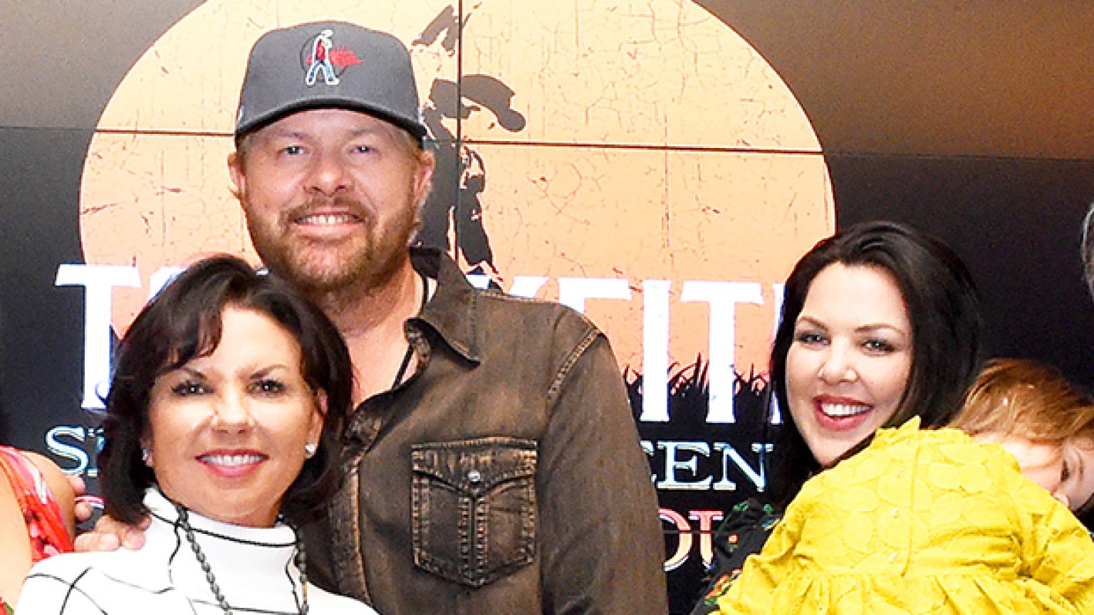 Toby Keith’s Kids: Meet The Country Singer’s Three Children – Hollywood
