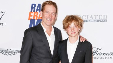 Anne Heche'nin Oğlu Atlas Kırmızı Halıda James Tupper İle İlk Çıkışını Yapıyor – Hollywood Life