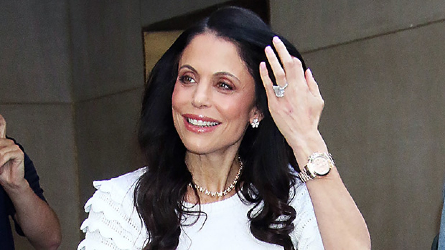 Bethenny Frankel Shares A Close Up Of Her Giant Engagement Ring Video Hollywood Life