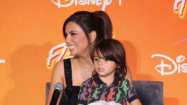 Eva Longoria y su hijo Santiago asisten al estreno de «Flamin’ Hot» en México – Hollywood Life