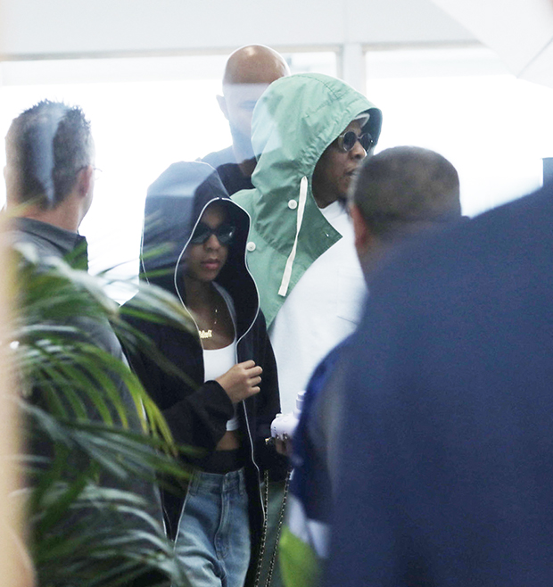 Beryl TV jay-z-and-blue-ivy-arrive-in-barcelona-mega-embed1 Jay-Z & Blue Ivy Arrive In Barcelona For Beyonce’s Next Concert – Hollywood Life Entertainment 