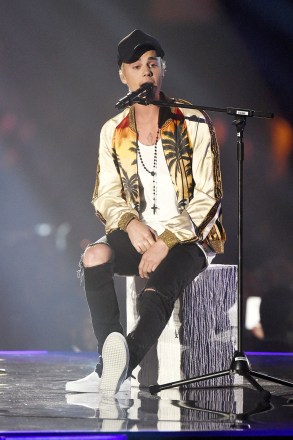 Justin Bieber The Brit Awards, Gösteri, O2 Arena, Londra, İngiltere - 24 Şubat 2016