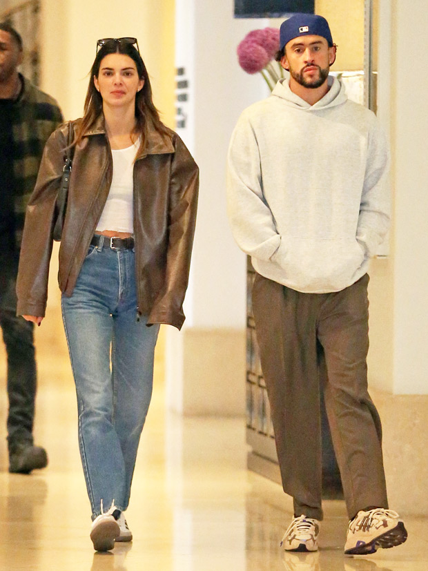 Kendall Jenner Rocks A Sweatshirt & Jeans For Lunch Date: Photos