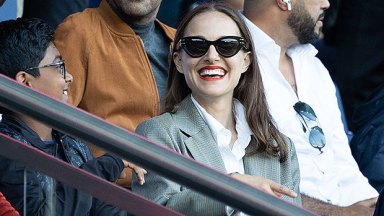 Natalie Portman, Bildirilen Evlilik Sorunları Ortasında Futbol Maçında Gülümsüyor - Hollywood Life