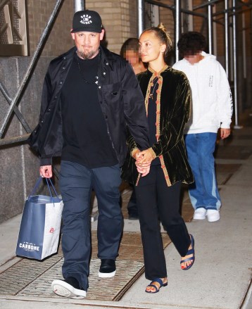 New York City, NY - *EXCLUSIVE* - Nicole Richie & Joel Madden have a family night out with their kids Harlow & Sparrow at Carbone in New York City. Pictured: Nicole Richie, Joel Madden BACKGRID USA 29 JUNE 2023 BYLINE MUST READ: BlayzenPhotos / BACKGRID USA: +1 310 798 9111 / usasales@backgrid.com UK: +44 208 344 2007 / uksales@backgrid.com *UK Clients - Pictures Containing Children Please Pixelate Face Prior To Publication*