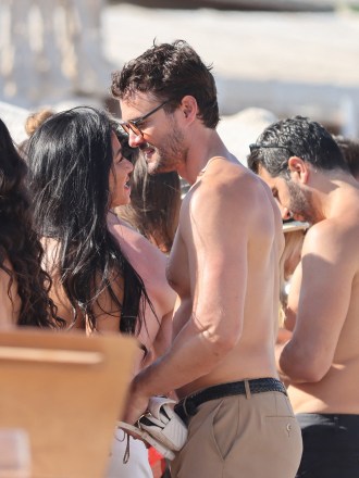 EXCLUSIVE: Jason Oppenheim from "selling sunset" TV series Nicole Scherzinger and the Rugby player Thom Evans seen in Principote Beach Mykonos. 02 Jul 2022 Pictured: Thom Evans Nicole Scherzinger. Photo credit: Papadakis Press/MEGA TheMegaAgency.com +1 888 505 6342 (Mega Agency TagID: MEGA874154_011.jpg) [Photo via Mega Agency]