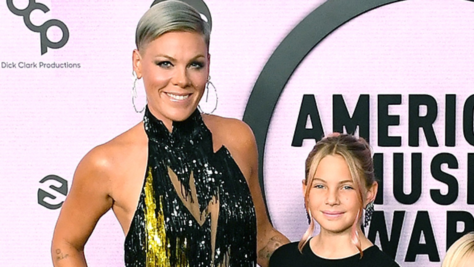 Pink & Her Daughter Willow Perform At Summer Tour 2023 Video