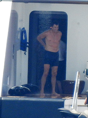 Tom Brady Shows Off His Shredded Body On A Yacht With Gisele Off