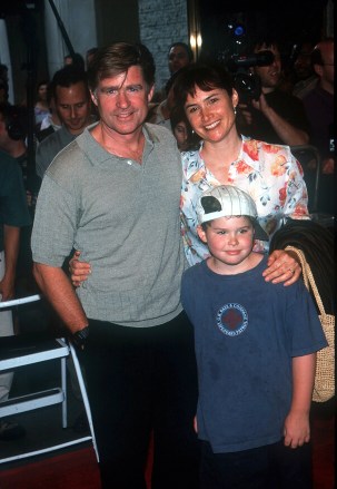 06/20/00 New York City
The N.Y. screening of "Chicken Run" at the Sutton Theatre.
Actor Treat Williams with wife Pamela and son.
Photo by ®Evan Agostini/BEI
BEI-AE
Chicken Run
bei000620ea_004