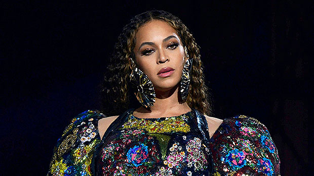 Beyonce Is A Grecian Goddess In Lime Green Gown On
Renaissance Tour: Photos