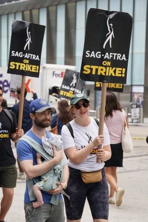  Photo by Kristin Callahan/Shutterstock (14017242j)
Daniel Radcliffe, Erin Darke
SAG-AFTRA Strike Picket Line, New York, USA - 21 Jul 2023
