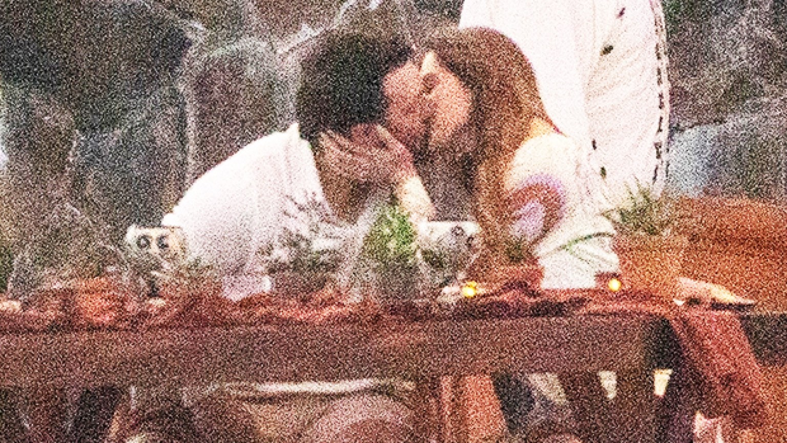 Hailee Steinfeld & Josh Allen Kiss On Dinner Date In Mexico Photo