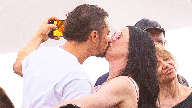 Katy Perry & Orlando Bloom Caught Passionately Kissing At A Bruce Springsteen Concert: Photos